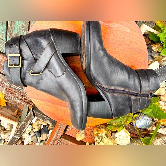 BOC size 8.5 Black Leather Ankle Boots with Buckle Strap and Block Heel - Picture 7 of 9